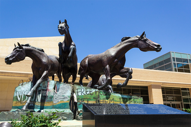 statue of horses